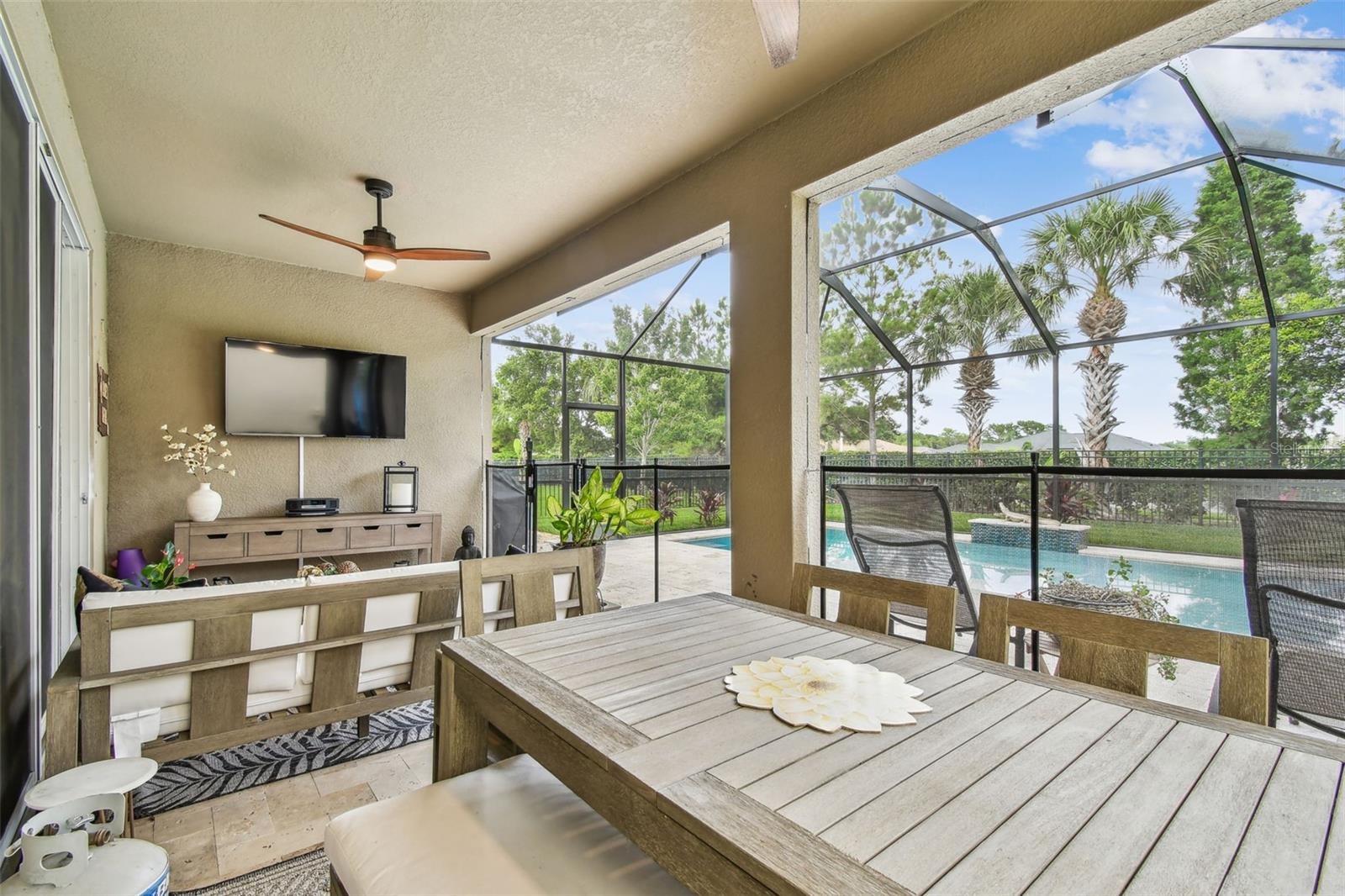 Listing photo id 48 for 6467 Seasound Drive