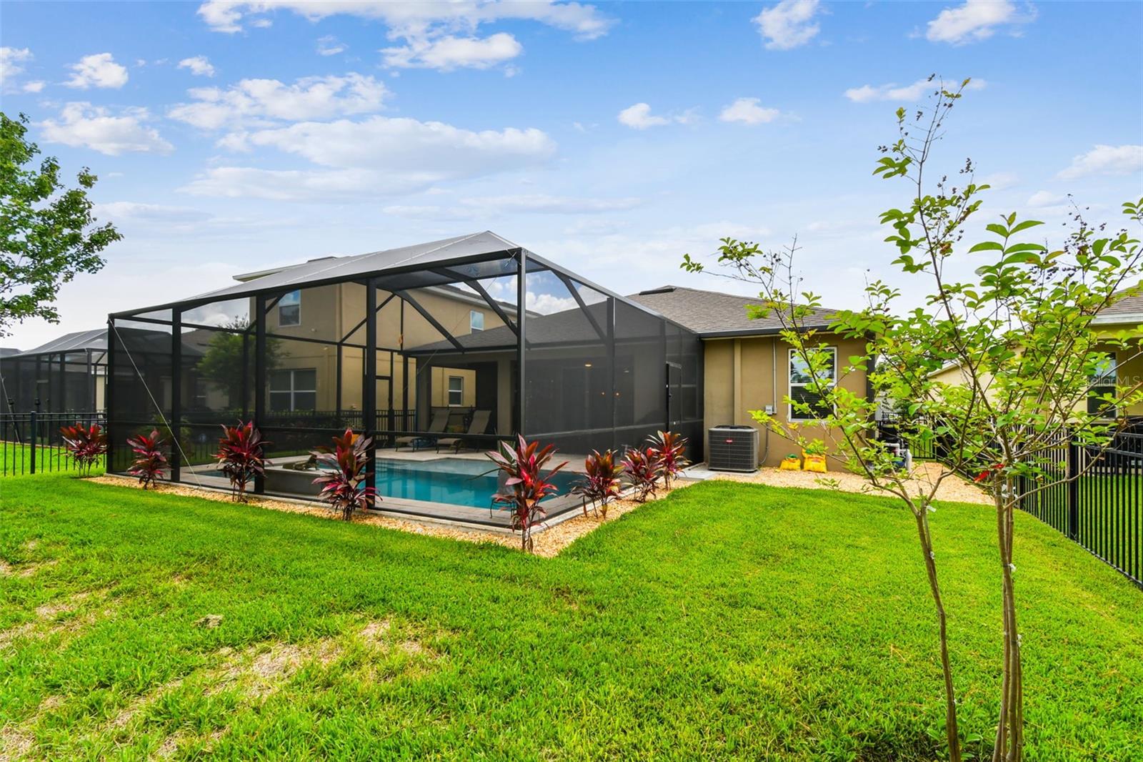 Listing photo id 55 for 6467 Seasound Drive