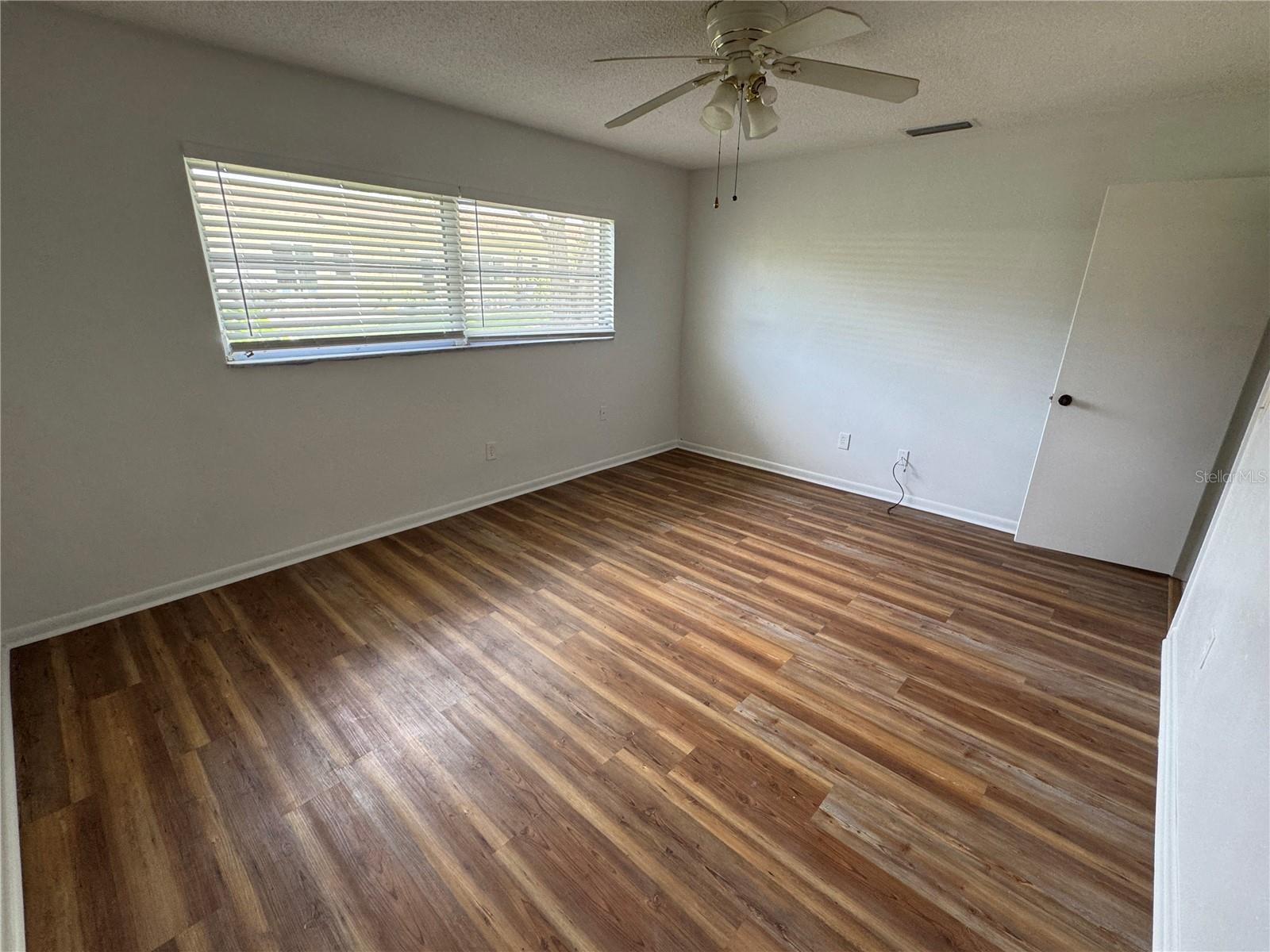Image 3 of 16 For 1674 Lake Avenue 3