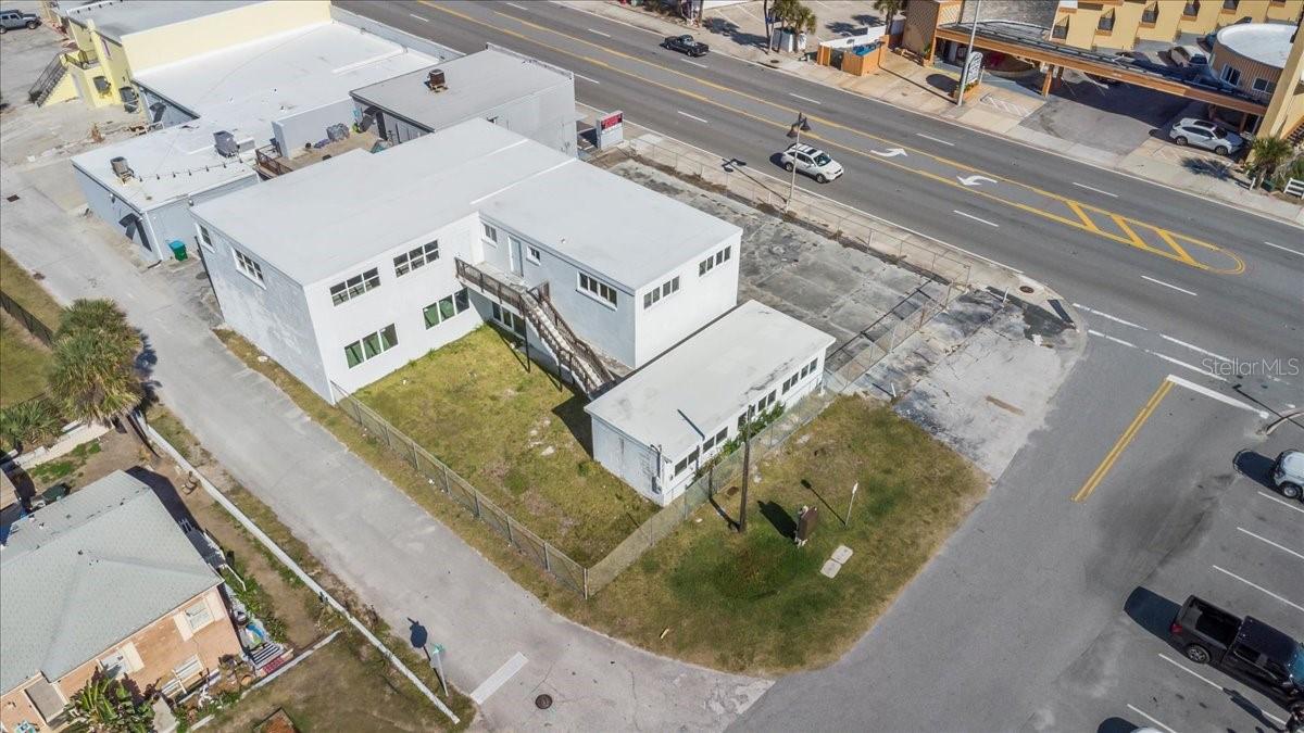 Image 13 of 25 For 2020 Atlantic Avenue