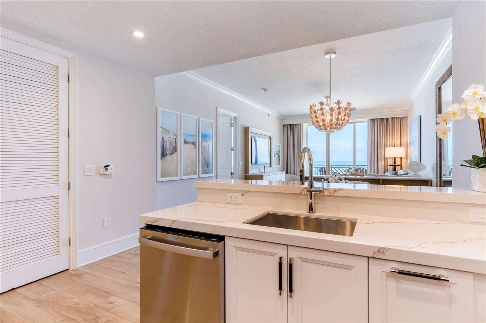 Image 10 of 65 For 500 Mandalay Avenue 868