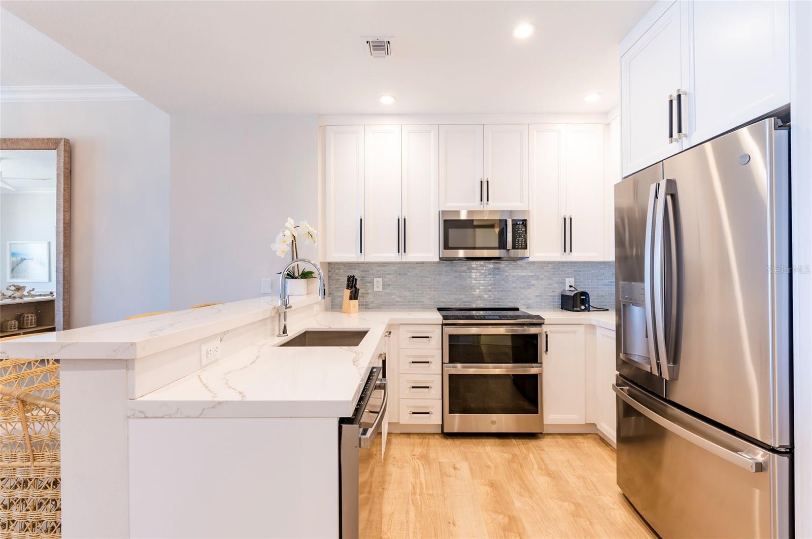 Image 8 of 65 For 500 Mandalay Avenue 868