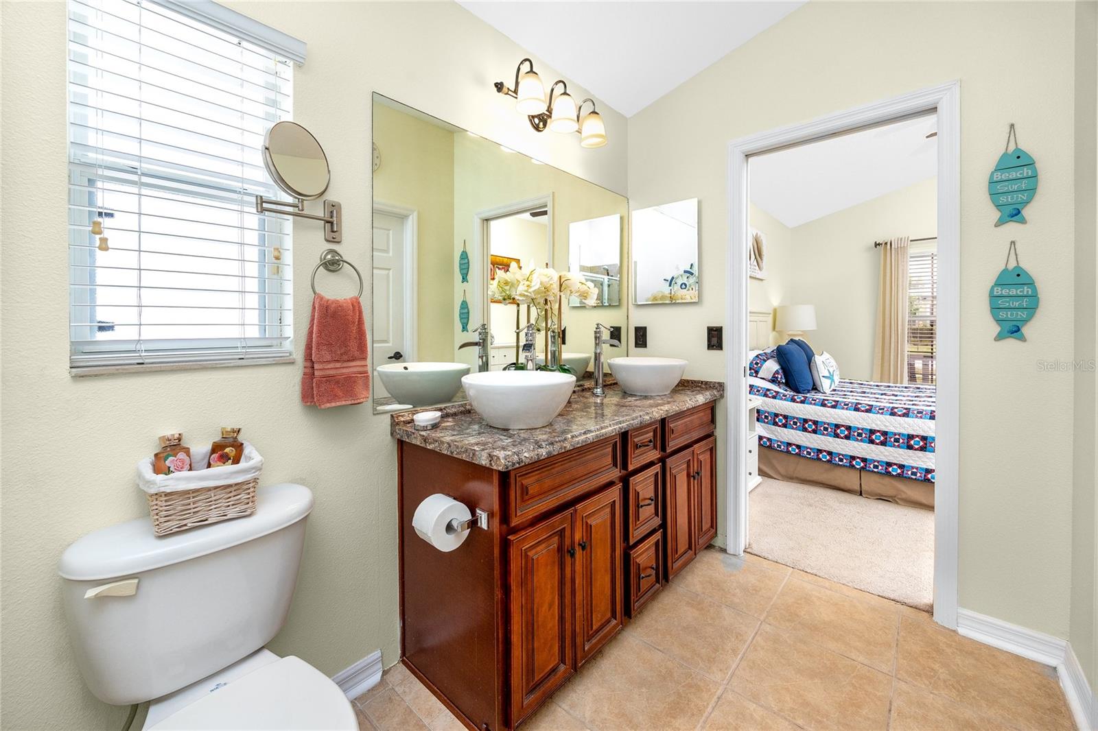Image 13 of 41 For 12337 Rose Haven Boulevard