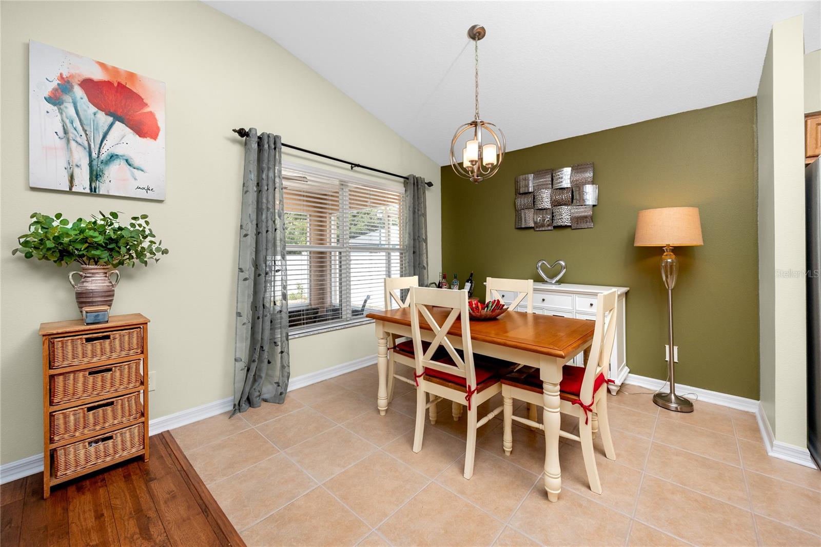 Image 5 of 41 For 12337 Rose Haven Boulevard