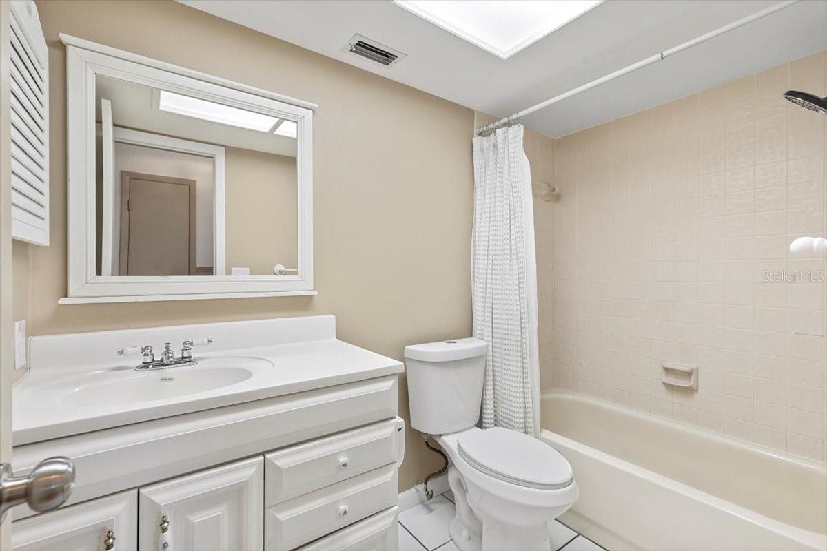 Image 5 of 52 For 2233 Curlew Road