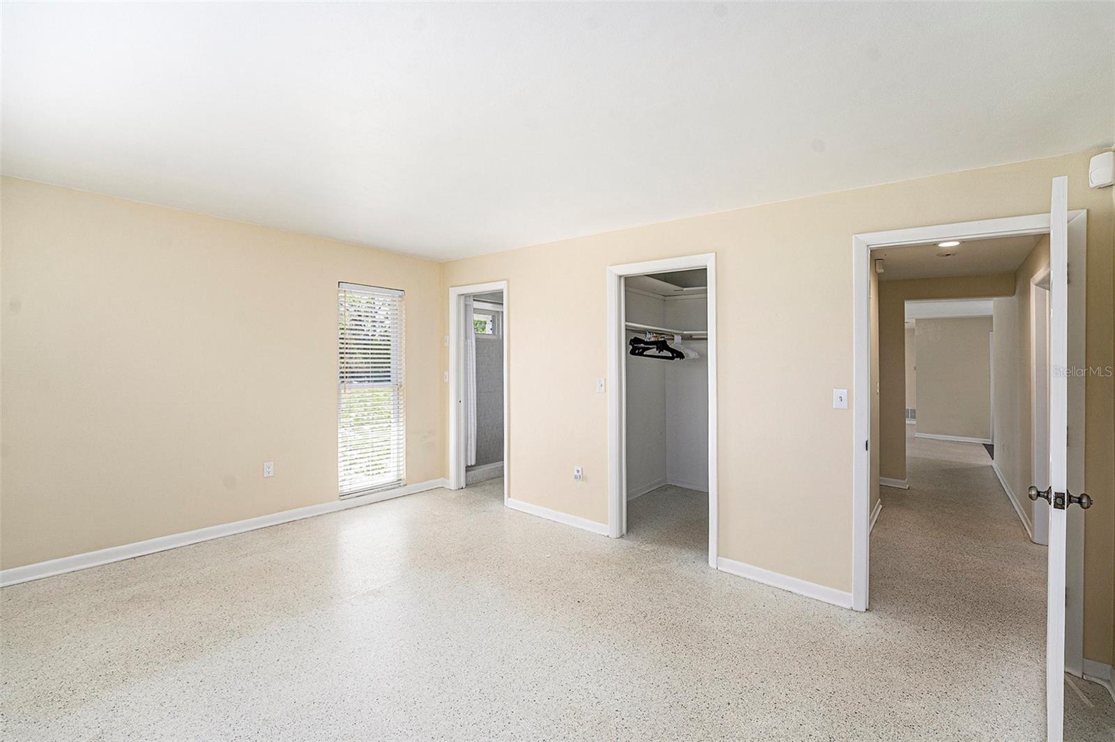 Image 12 of 23 For 475 Lake Drive