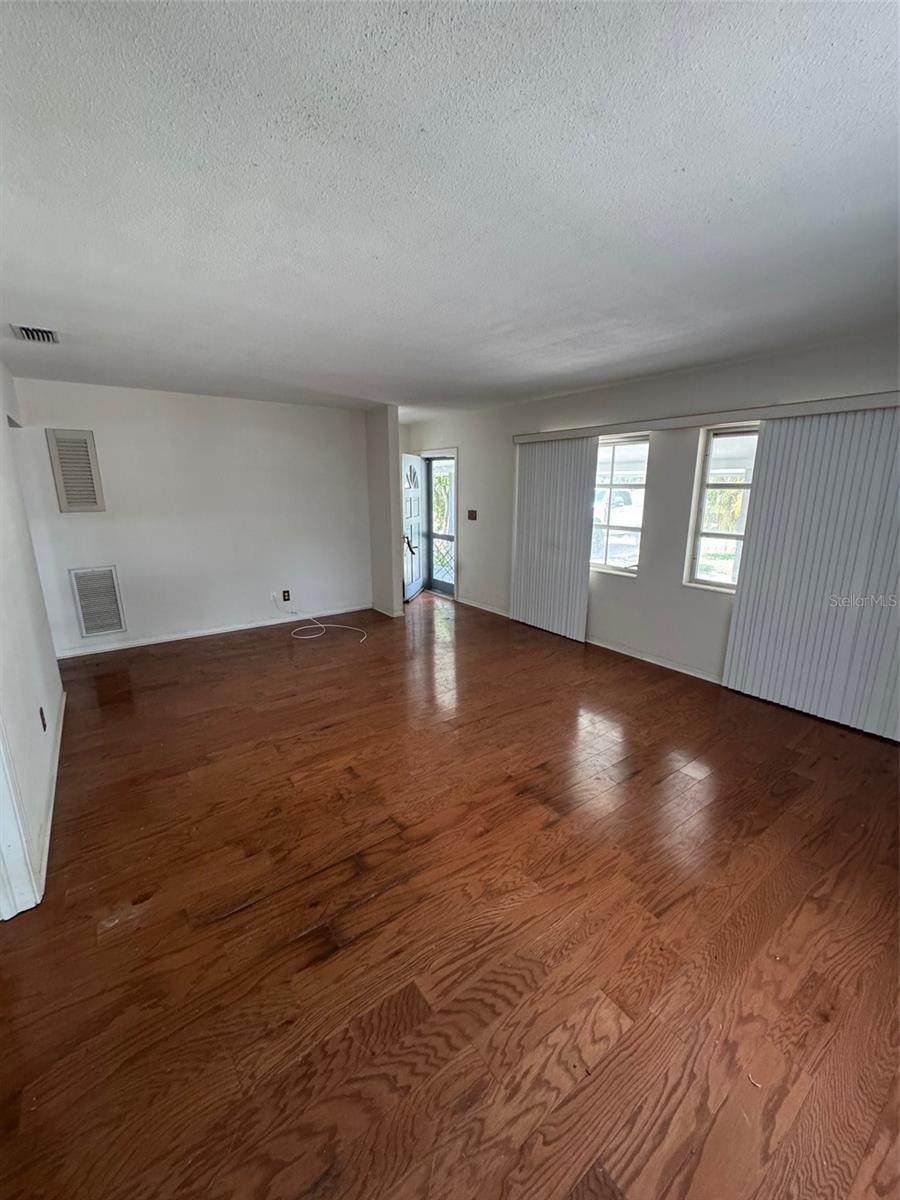 Image 4 of 18 For 11423 77th Avenue