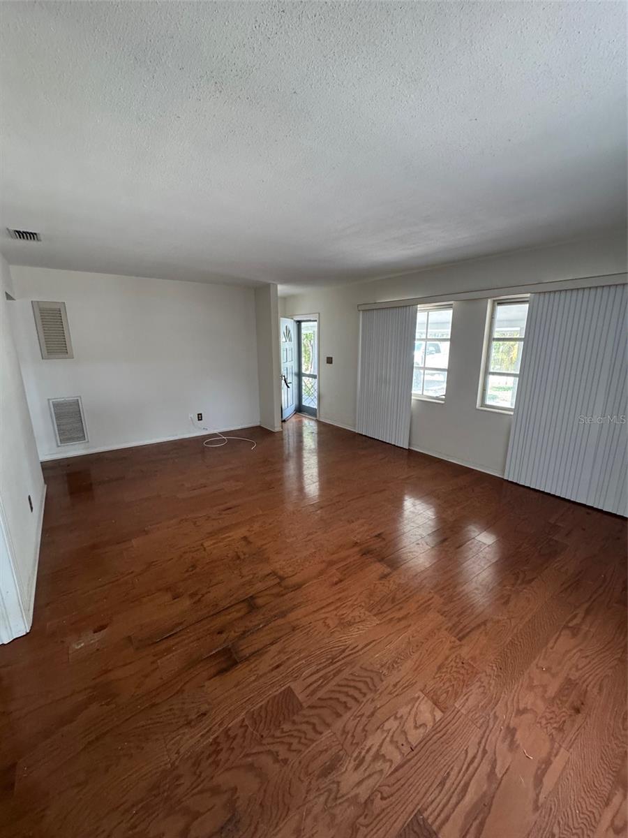 Image 5 of 18 For 11423 77th Avenue