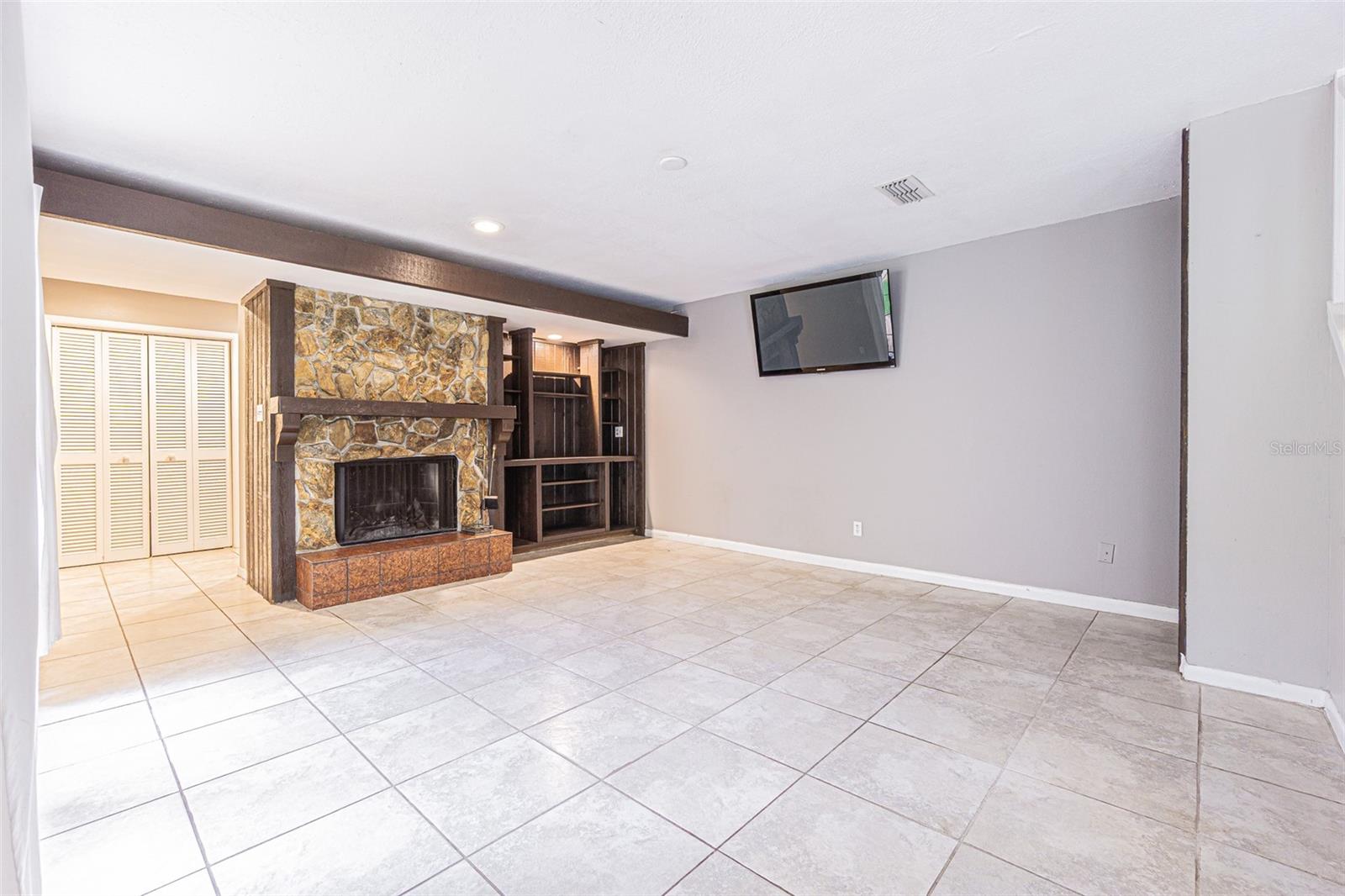 Image 11 of 26 For 13702 Sweetwater Cove Place 25