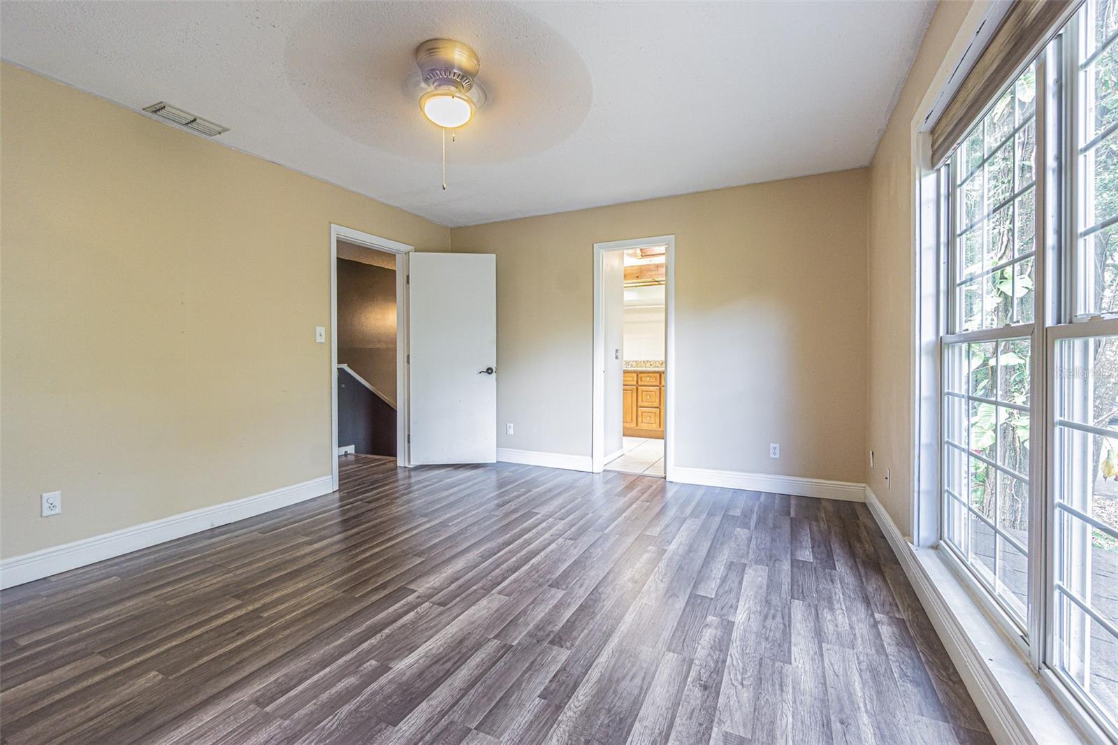 Image 15 of 26 For 13702 Sweetwater Cove Place 25
