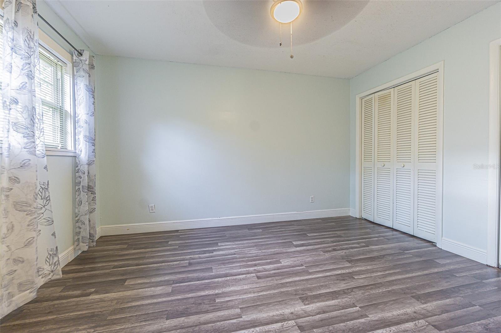 Image 20 of 26 For 13702 Sweetwater Cove Place 25