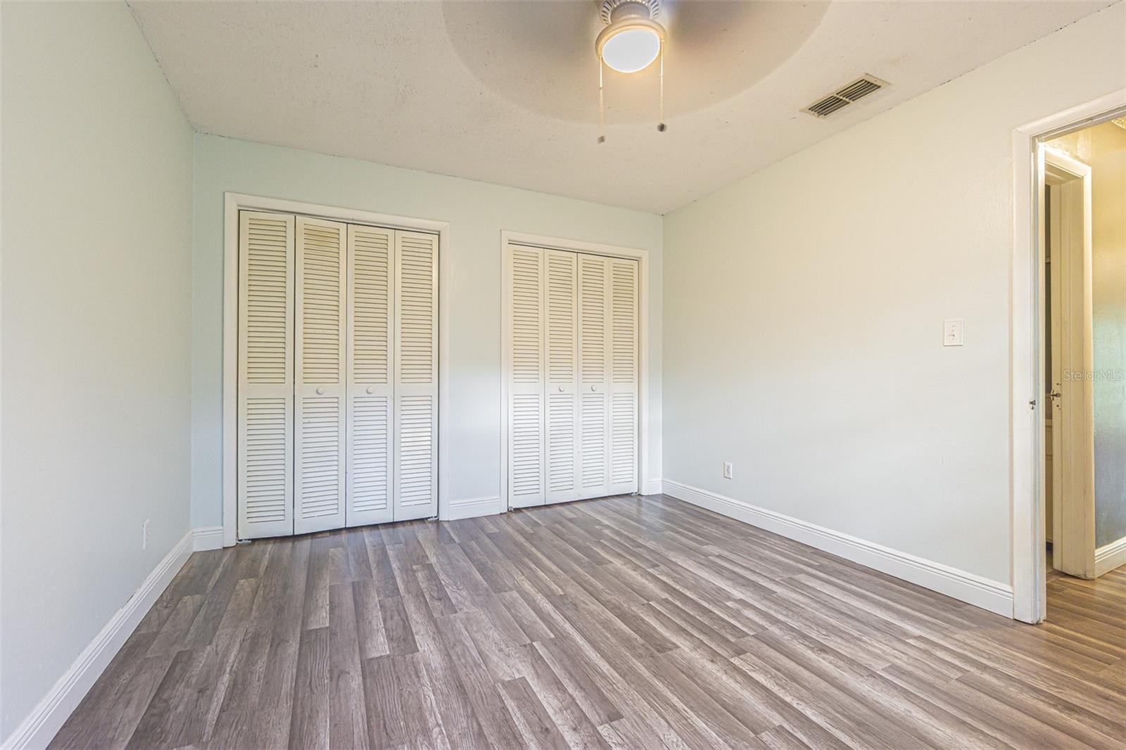 Image 21 of 26 For 13702 Sweetwater Cove Place 25