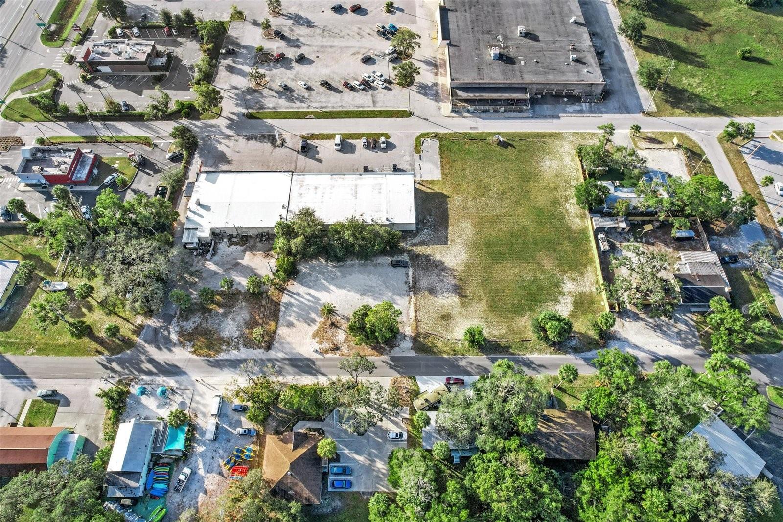 Listing photo id 10 for 431 1st Terrace