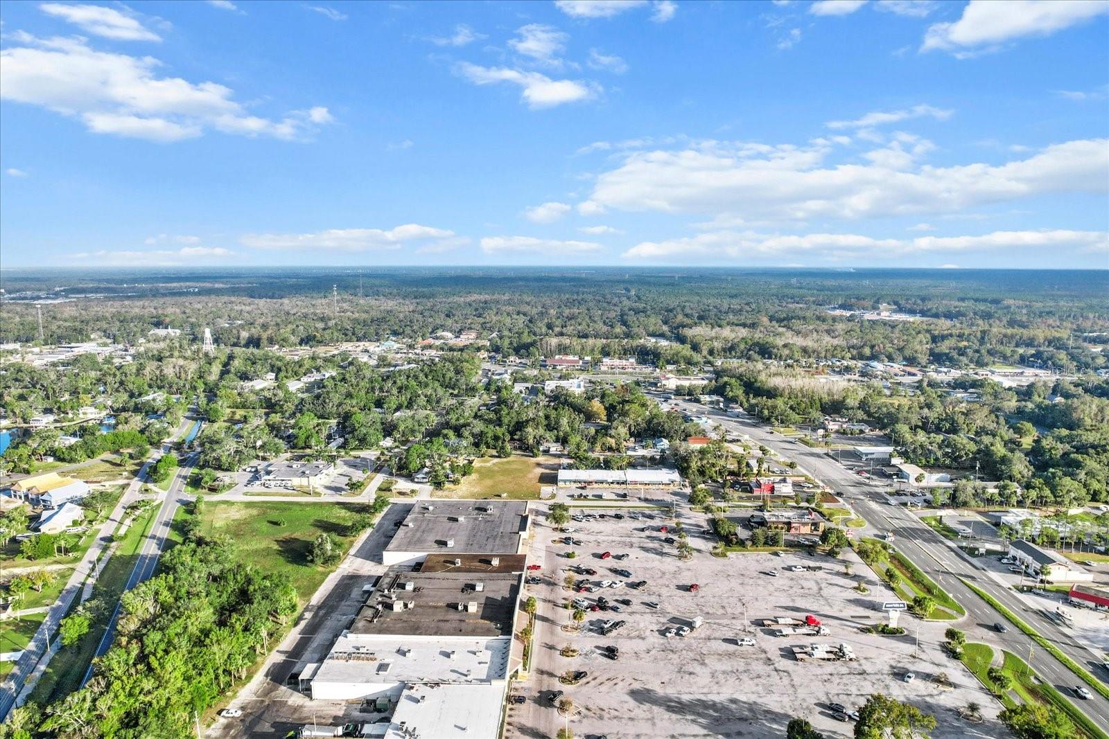 Listing photo id 3 for 431 1st Terrace