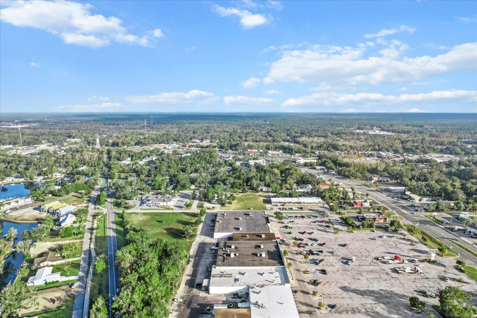 Listing photo id 4 for 431 1st Terrace