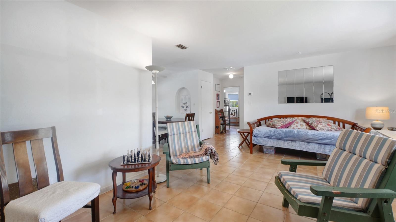Image 6 of 50 For 2807 Miriam Street S