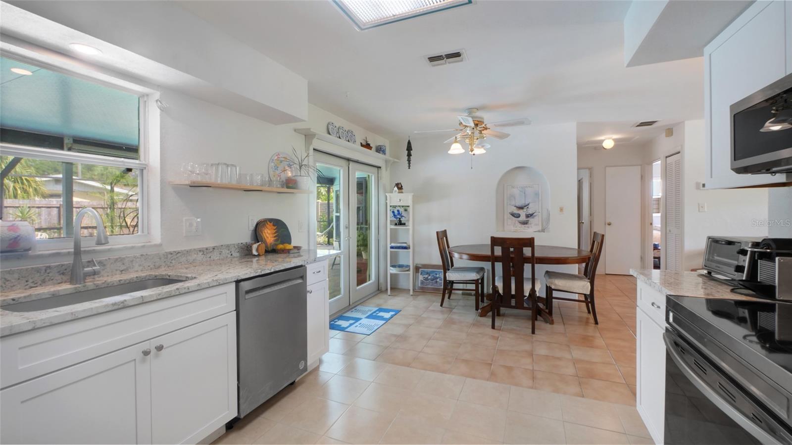 Image 8 of 50 For 2807 Miriam Street S