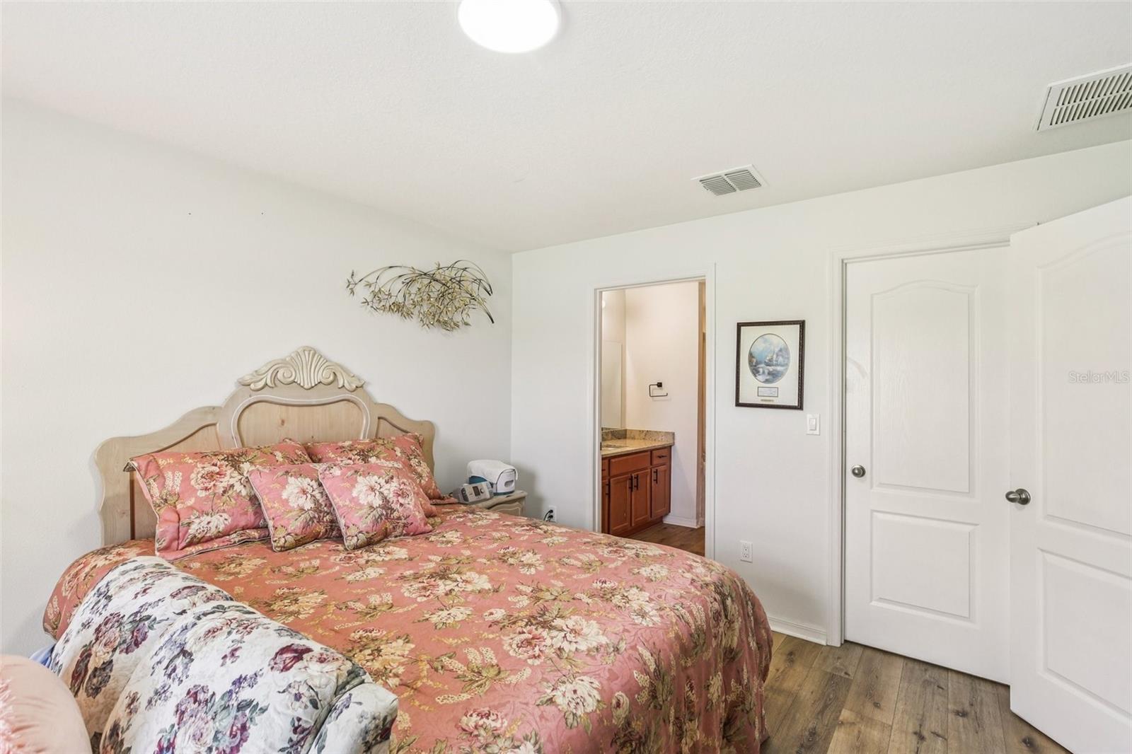 Image 14 of 45 For 636 Chatham Walk Drive