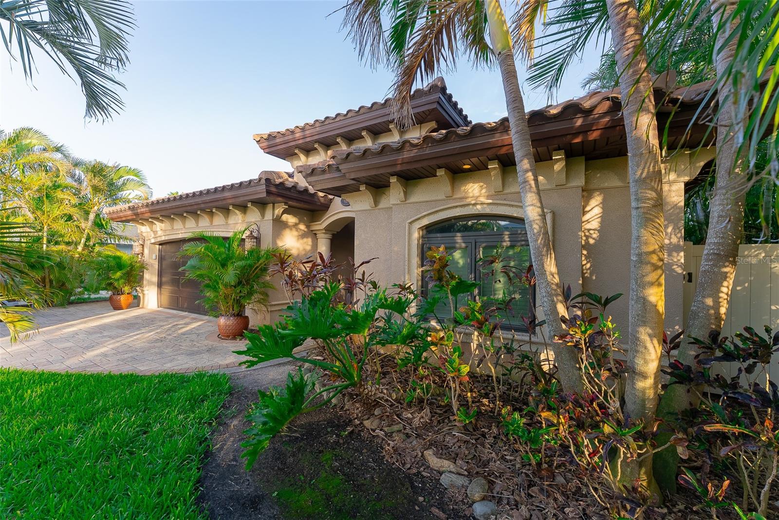 Image 2 of 43 For 487 Harbor Drive S