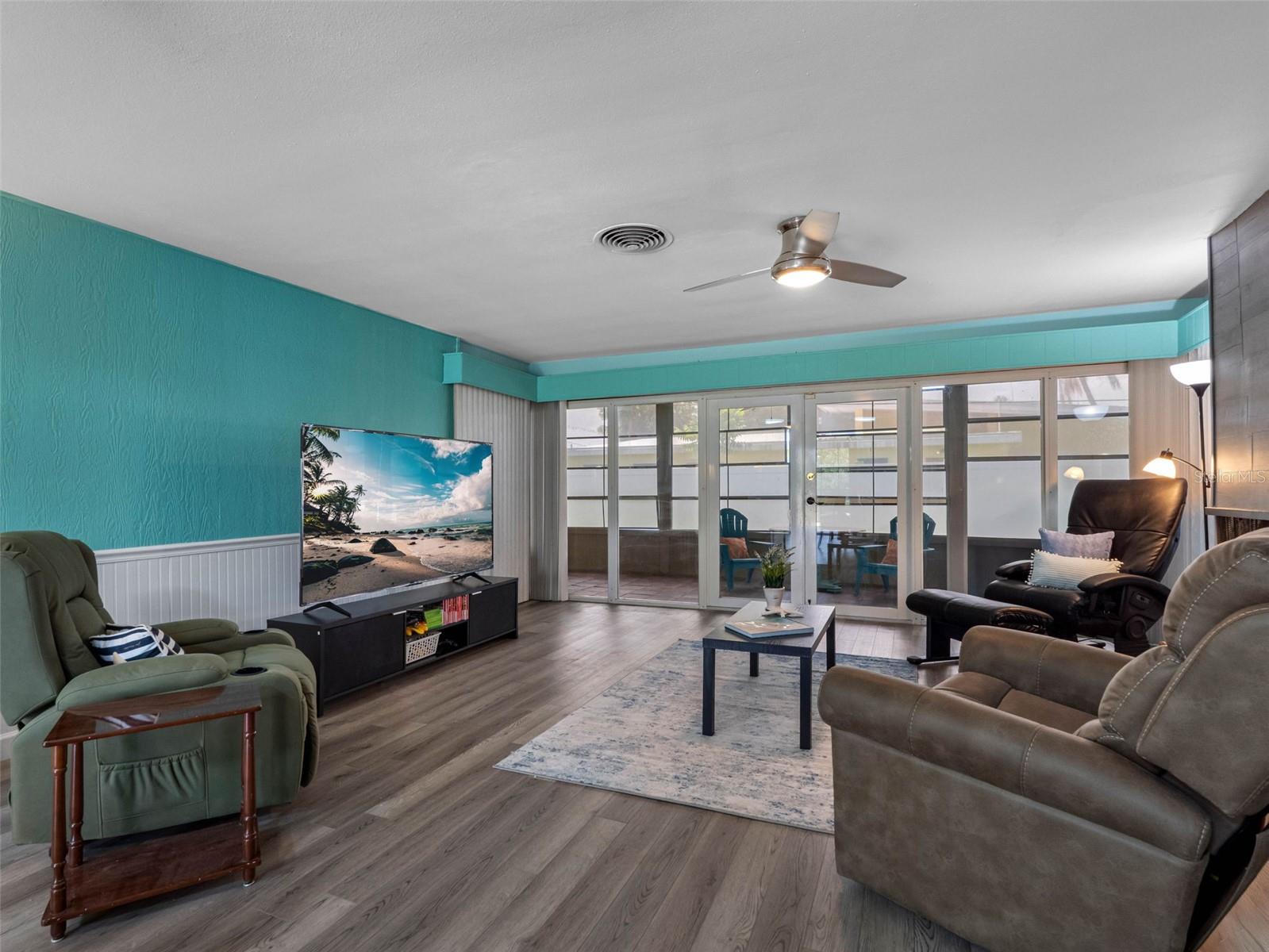 Image 13 of 79 For 3944 49th Avenue S