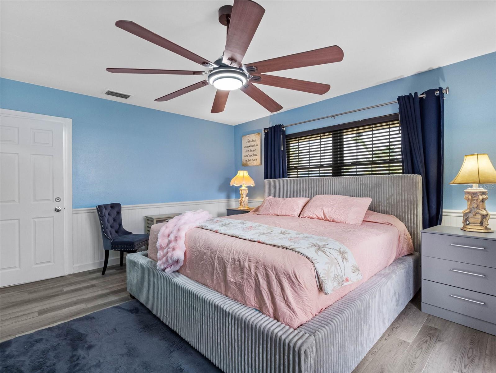 Image 16 of 79 For 3944 49th Avenue S