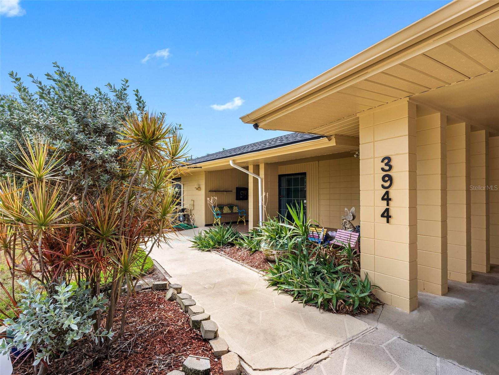 Image 3 of 79 For 3944 49th Avenue S