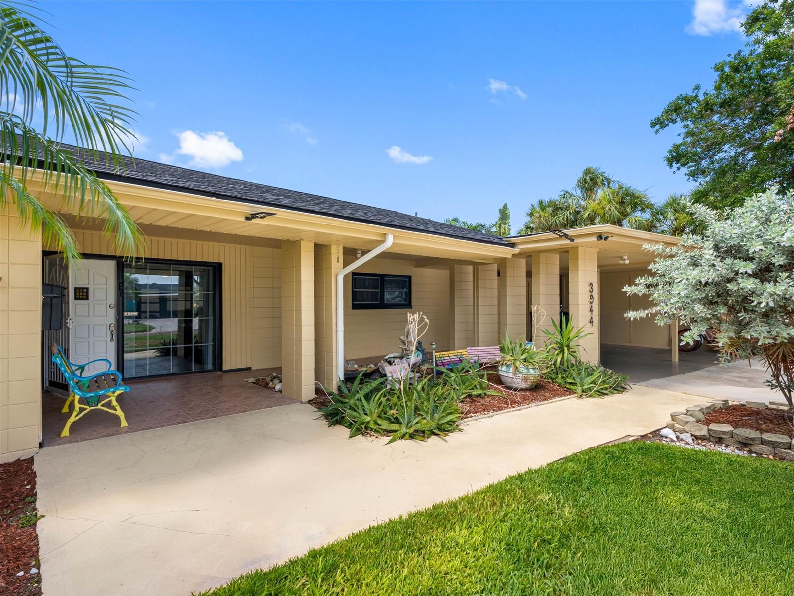Image 4 of 79 For 3944 49th Avenue S