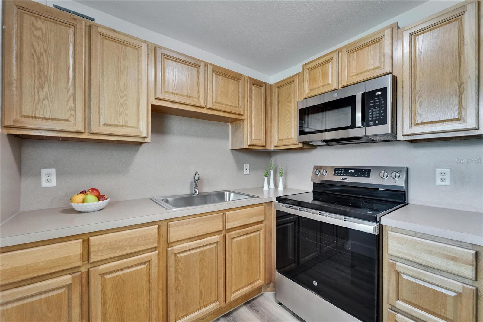 Image 12 of 32 For 302 Andover Place G156