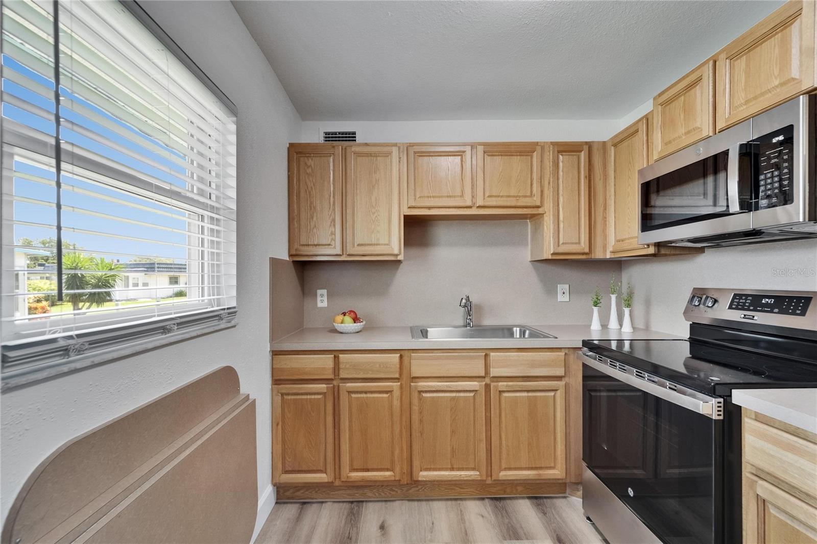 Image 13 of 32 For 302 Andover Place G156