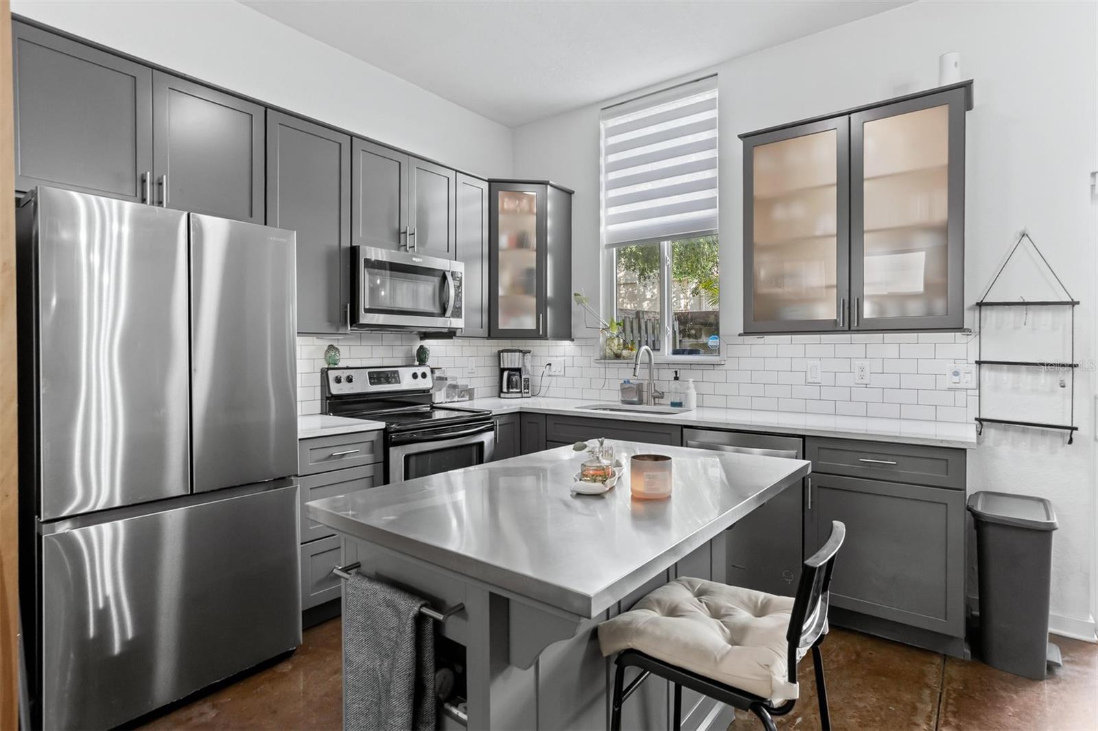 Image 7 of 34 For 851 3rd Ave N