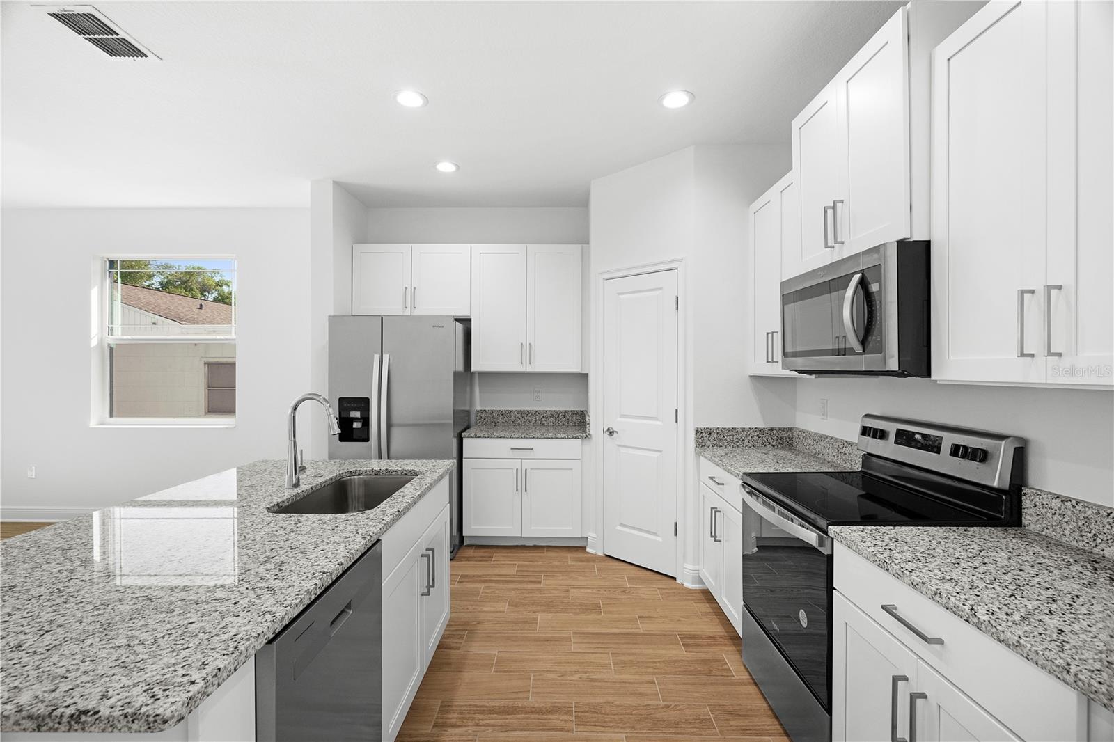 Image 7 of 29 For 930 57th Avenue N