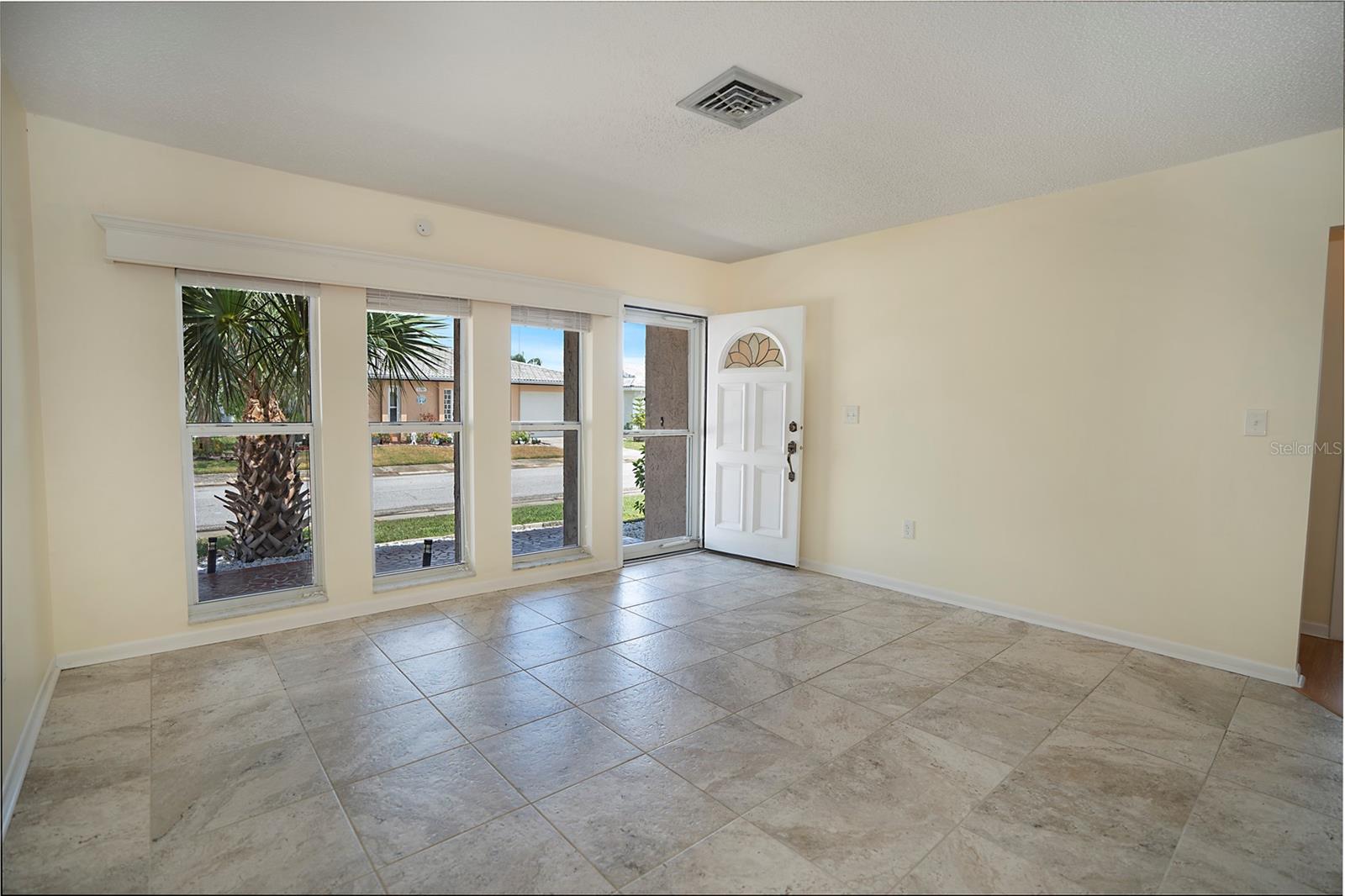 Listing photo id 10 for 5390 Magnolia Trail N
