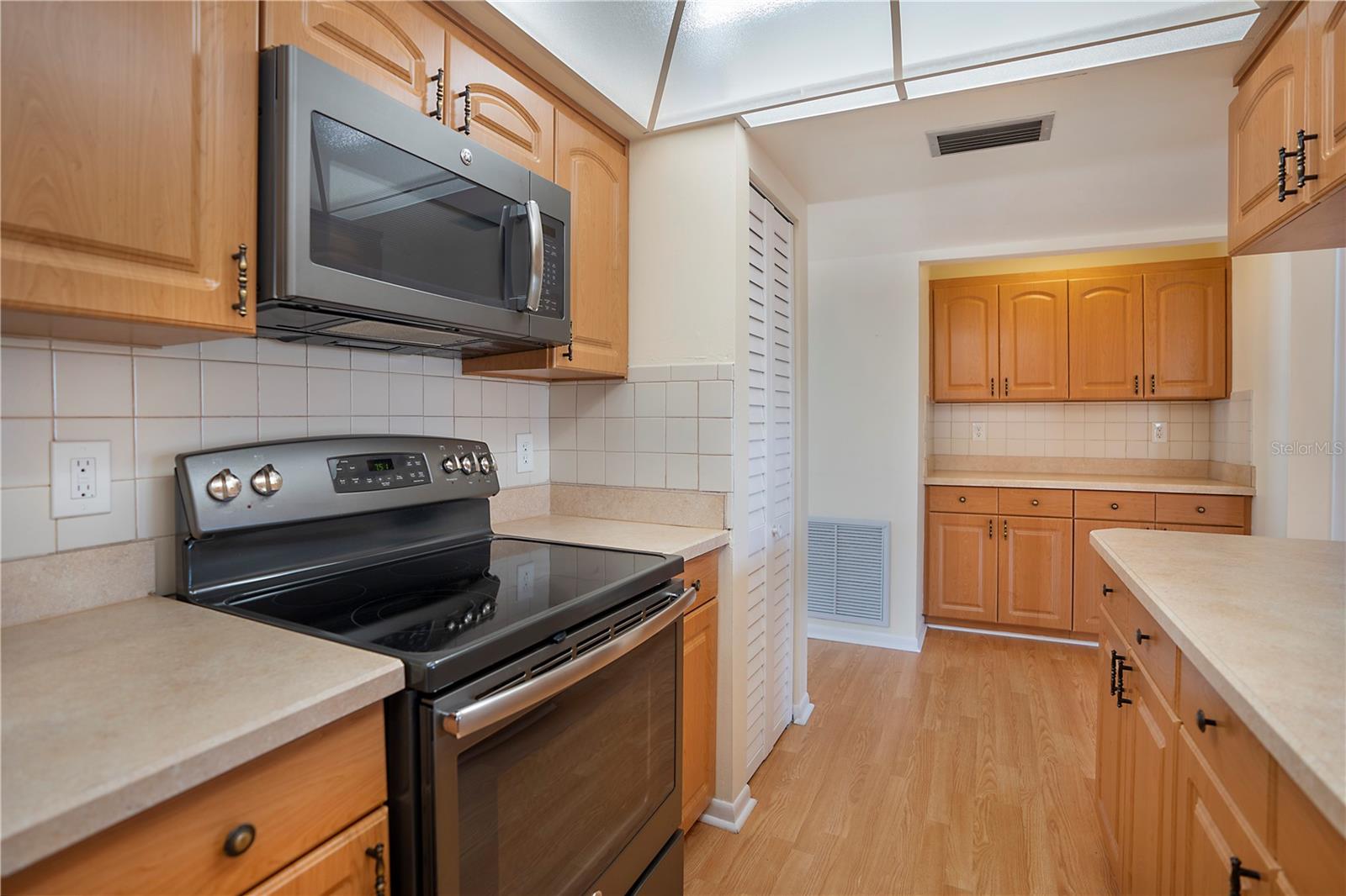 Listing photo id 7 for 5390 Magnolia Trail N
