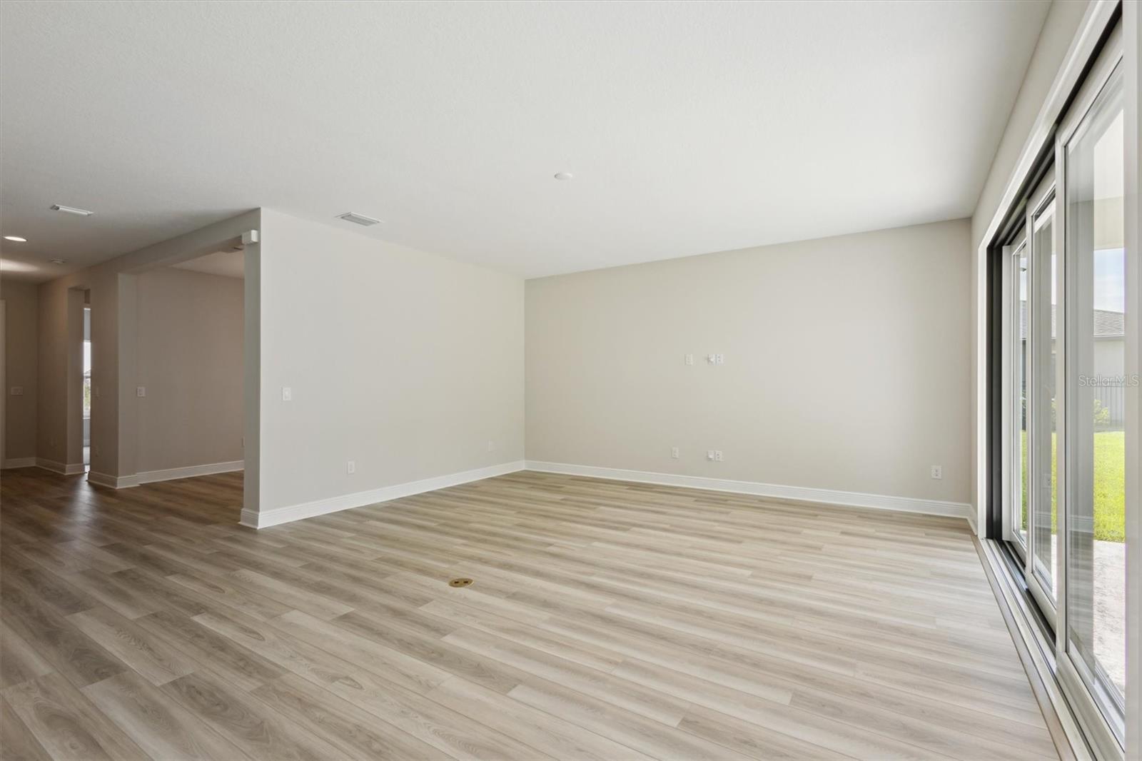 Image 18 of 39 For 12758 Oak Hill Way