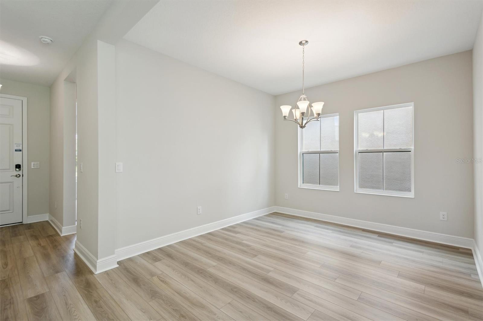 Image 20 of 39 For 12758 Oak Hill Way