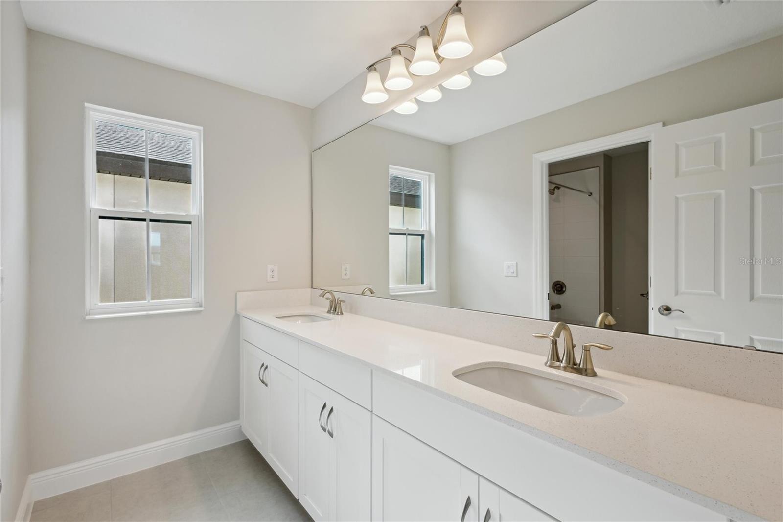 Image 23 of 39 For 12758 Oak Hill Way