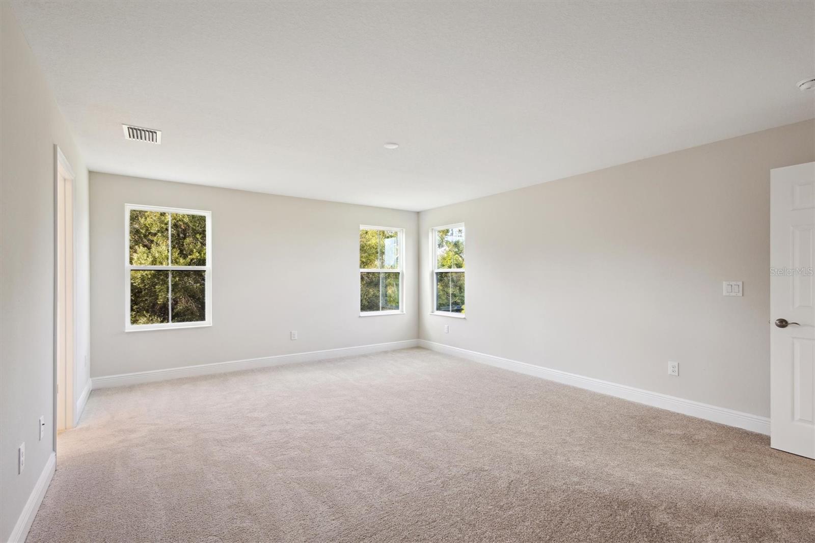 Image 4 of 39 For 12758 Oak Hill Way