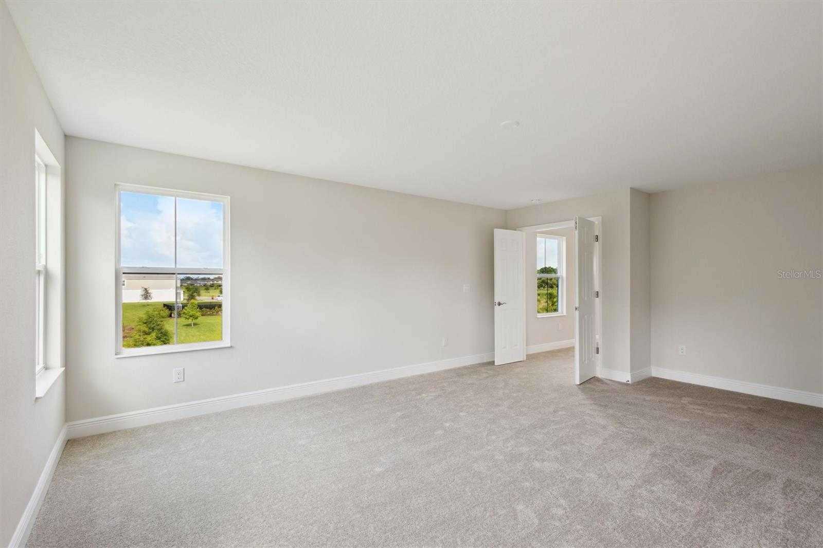 Image 5 of 39 For 12758 Oak Hill Way