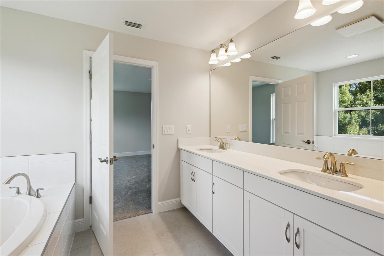 Image 7 of 39 For 12758 Oak Hill Way