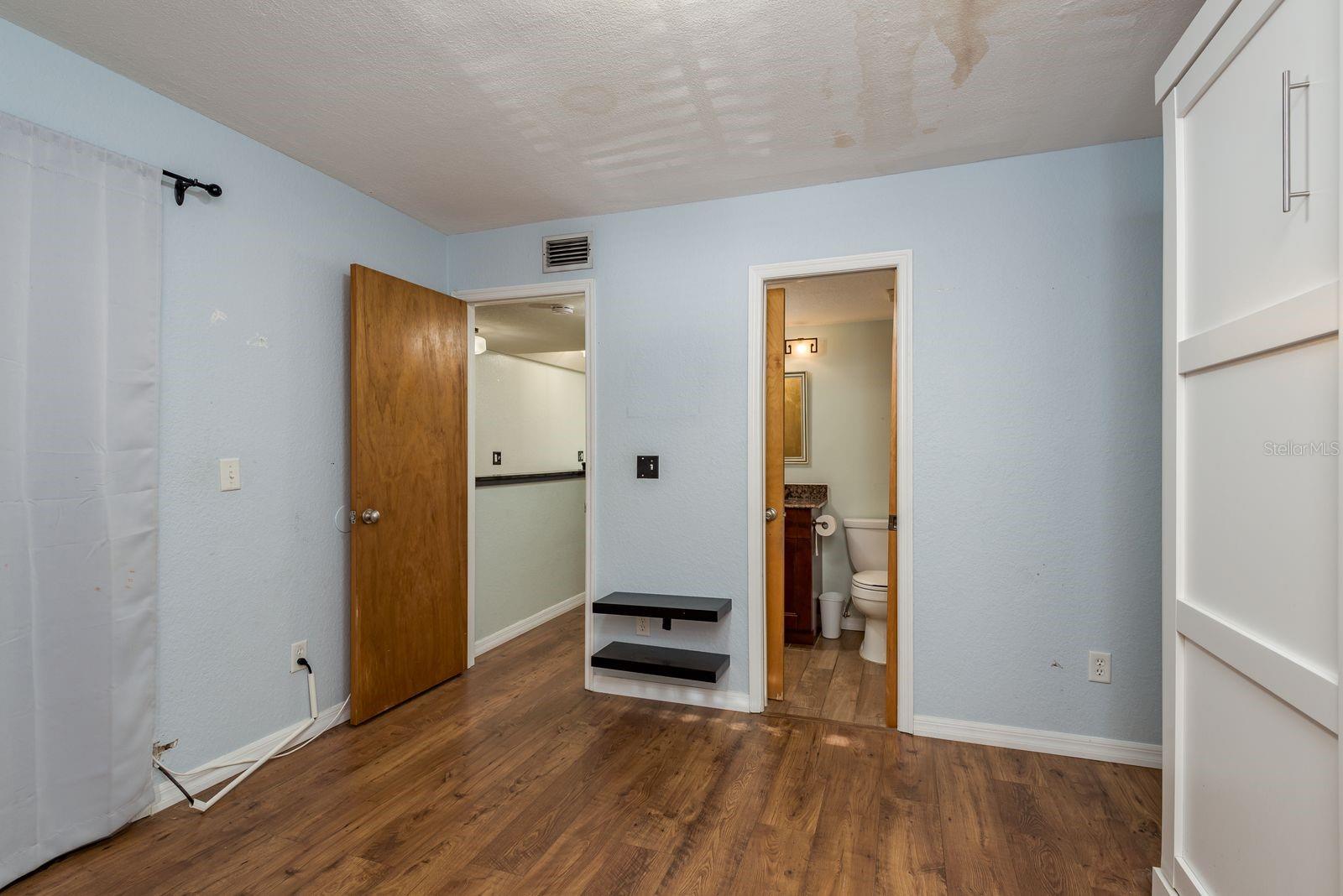 Image 24 of 53 For 9660 Tara Cay Court 38