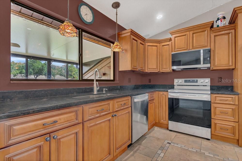 Image 11 of 36 For 3902 Shoreside Circle