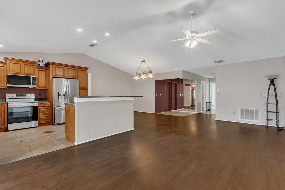 Image 12 of 36 For 3902 Shoreside Circle