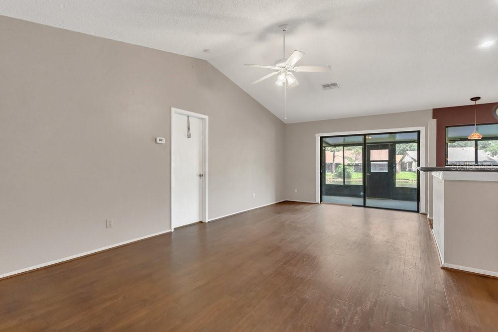 Image 4 of 36 For 3902 Shoreside Circle