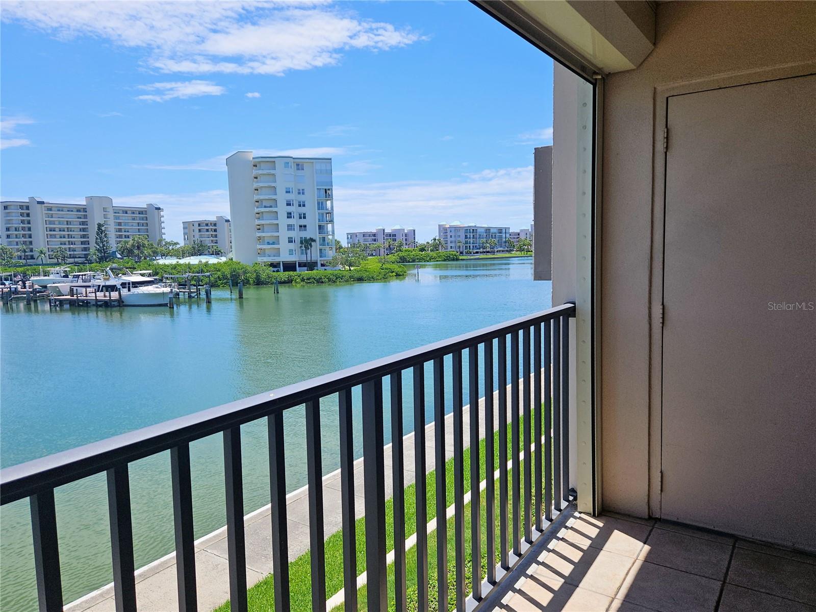 Image 31 of 52 For 7600 Sun Island Drive S 204