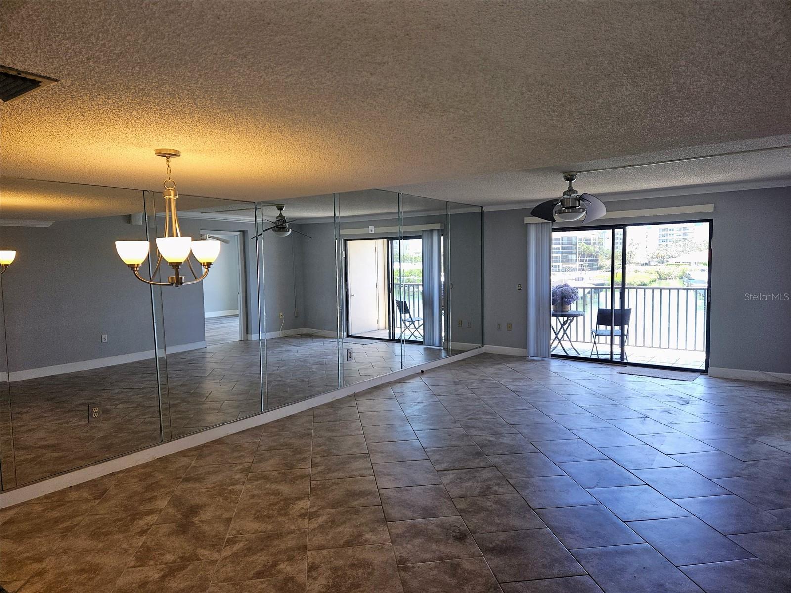 Image 5 of 52 For 7600 Sun Island Drive S 204