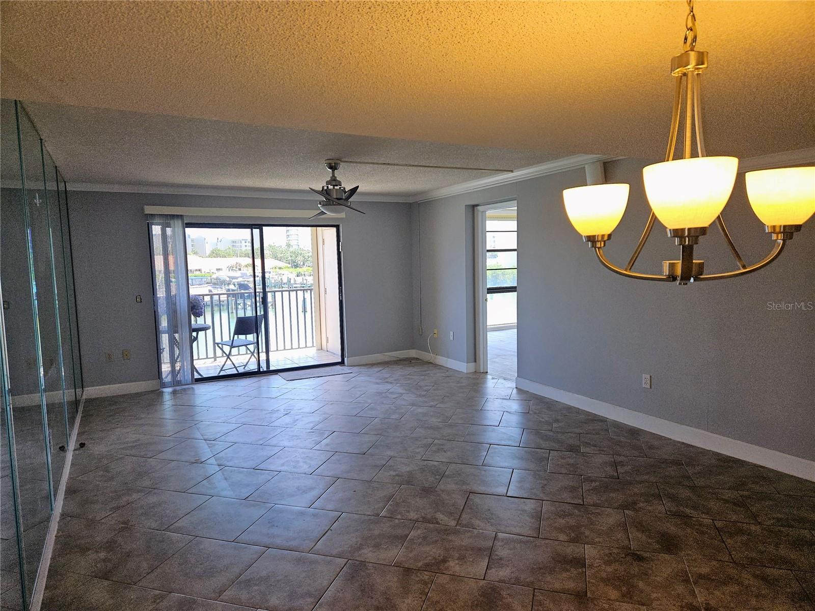 Image 6 of 52 For 7600 Sun Island Drive S 204