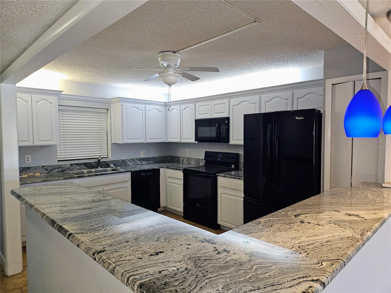Image 9 of 52 For 7600 Sun Island Drive S 204