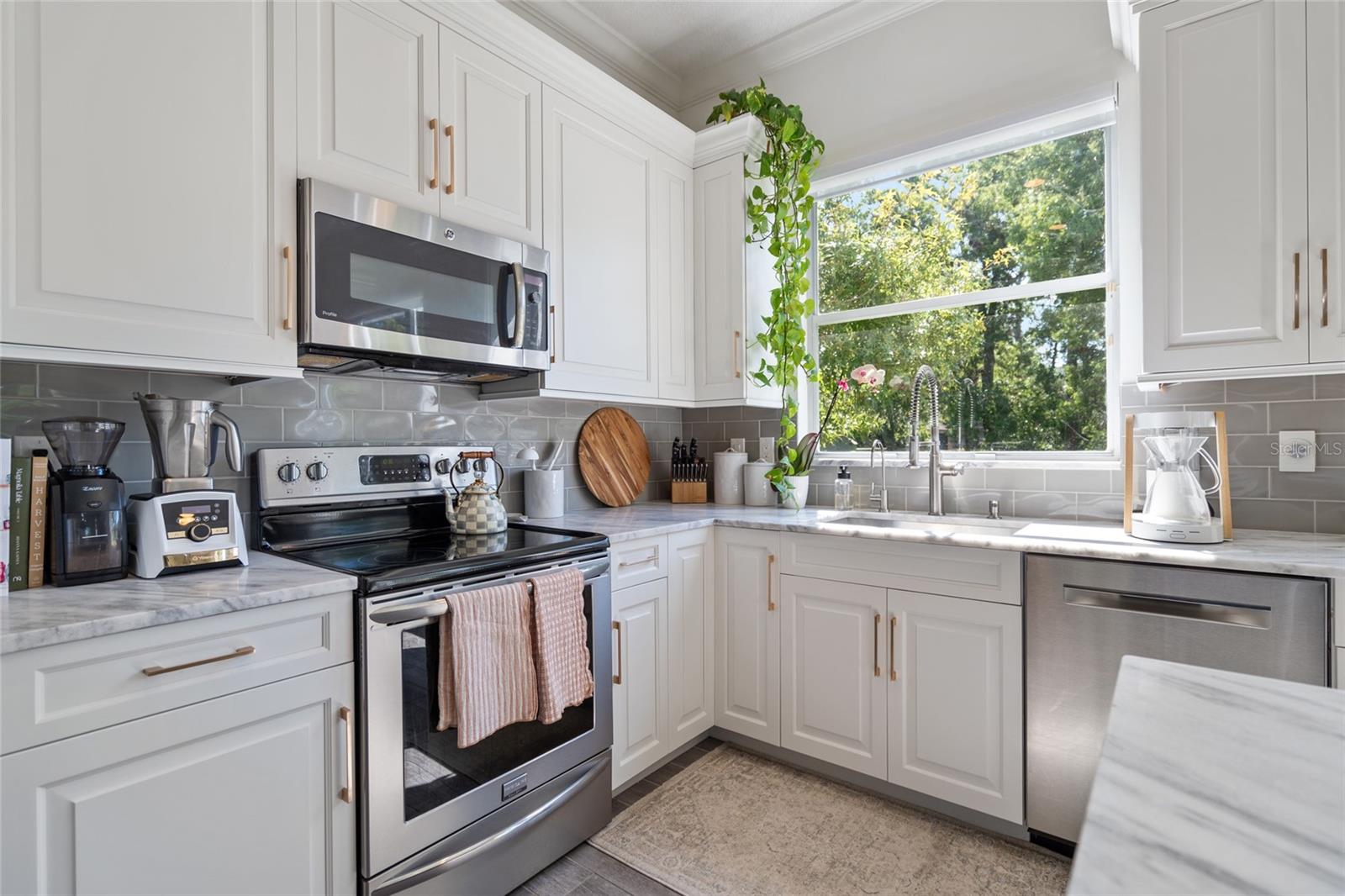 Image 9 of 42 For 2182 Trevor Road