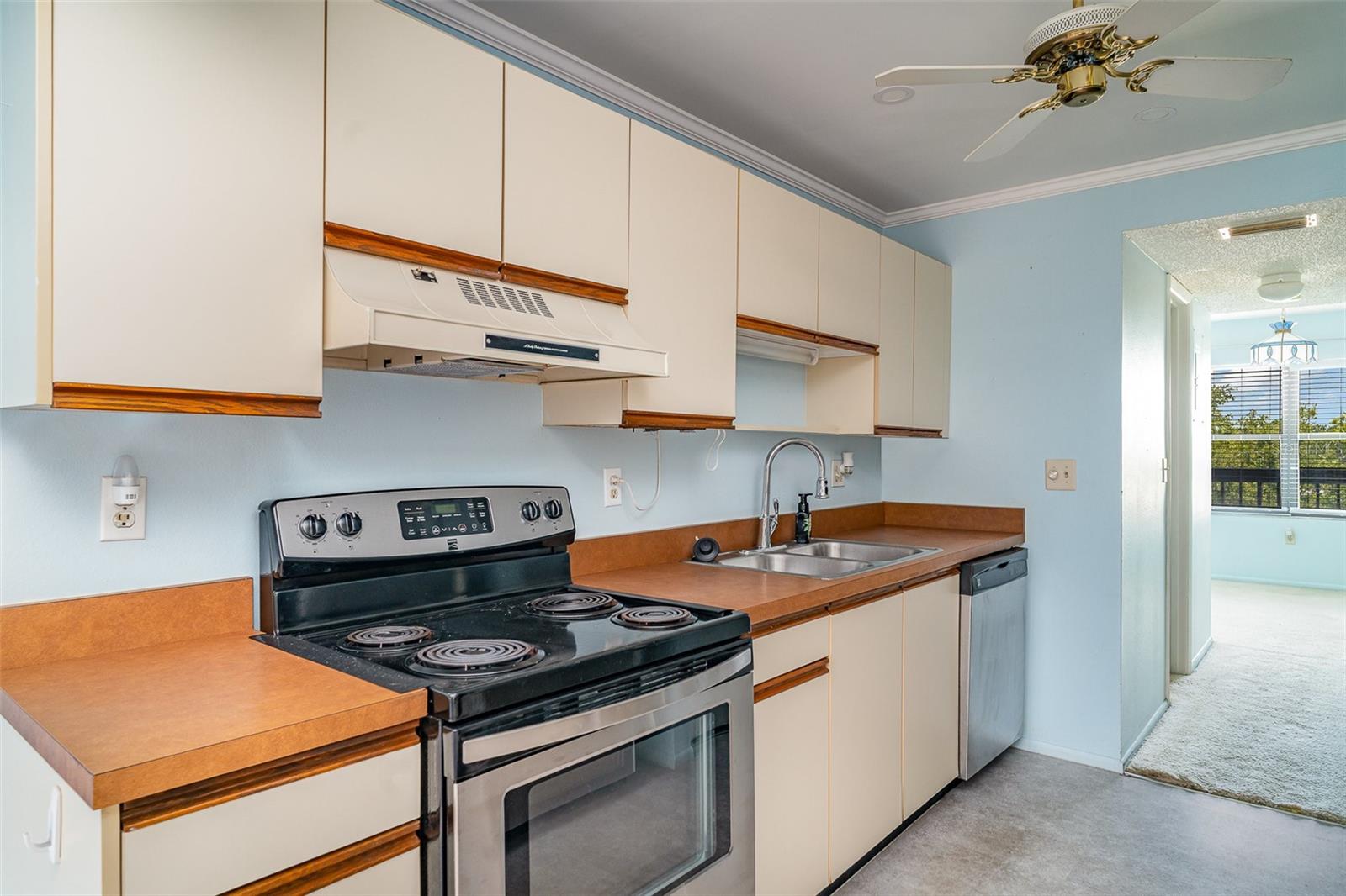 Image 11 of 23 For 635 30th Avenue W F309