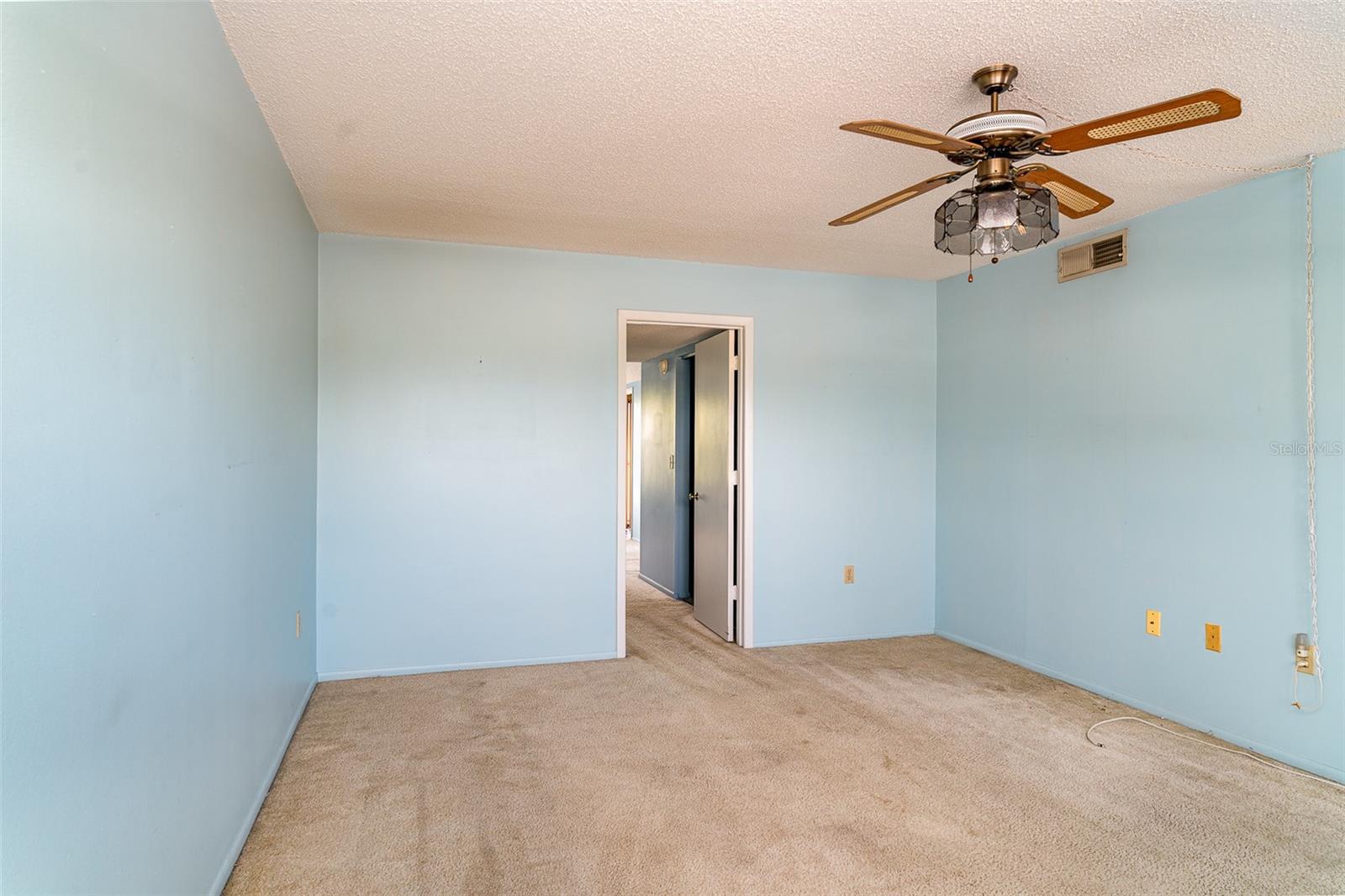 Image 16 of 23 For 635 30th Avenue W F309